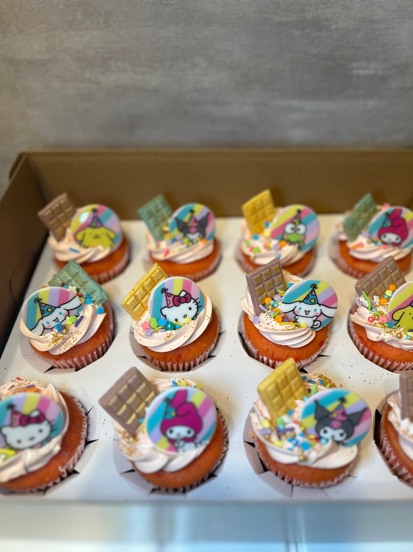Hello kitty cupcakes