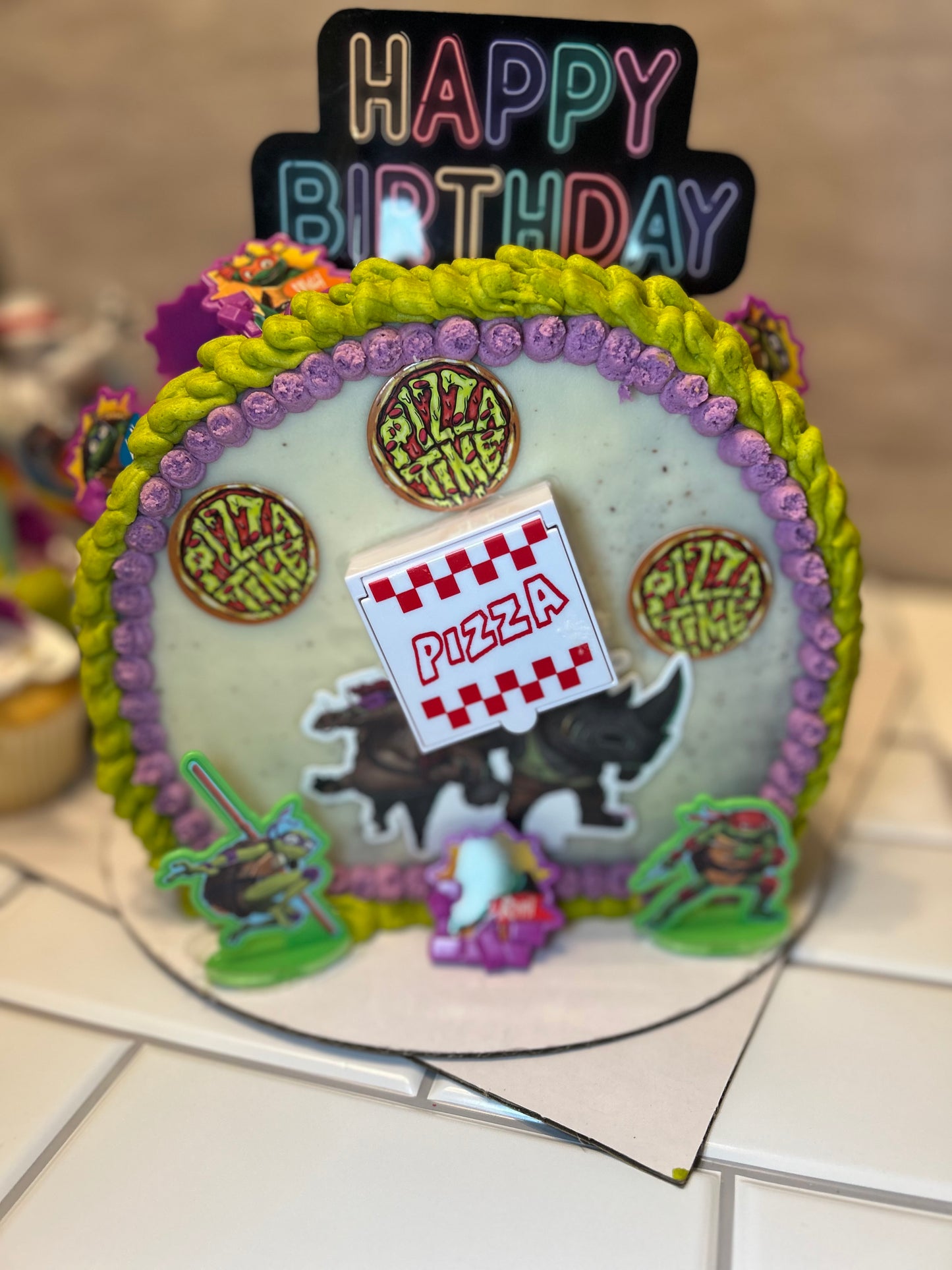 Teenage Mutant Ninja Turtles Sideways Cake Set with Cupcakes & Action Figure